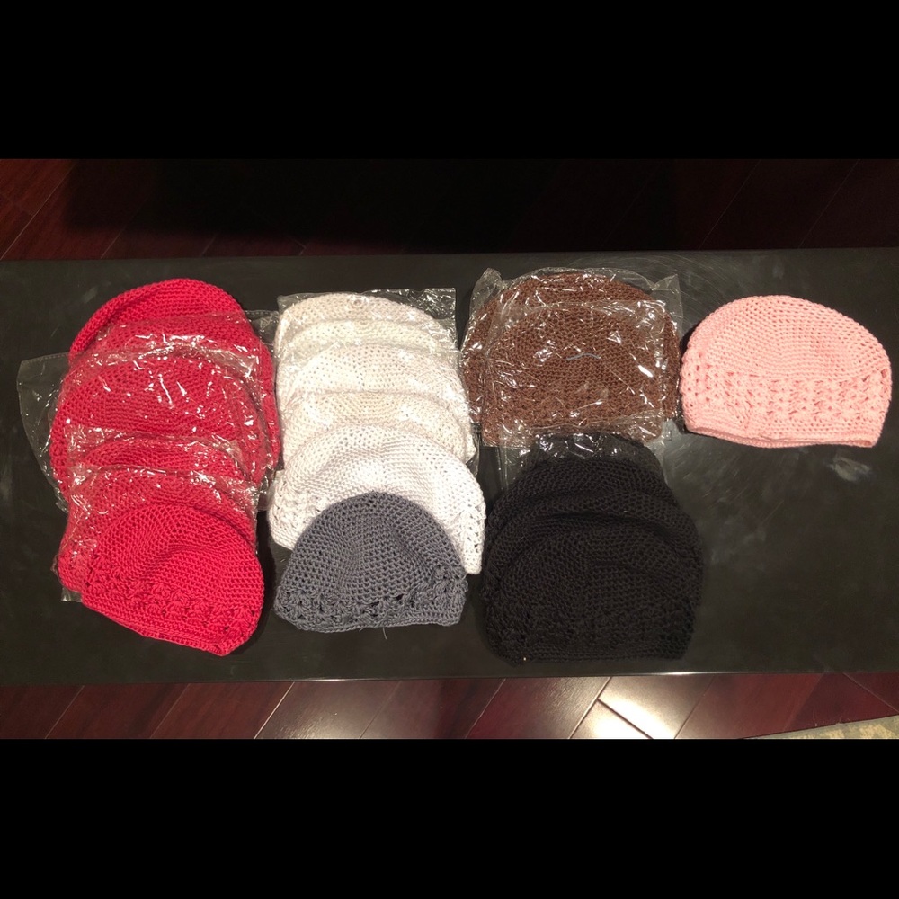 ⭐️ 19 Crocheted, elastic band, beanies/hats